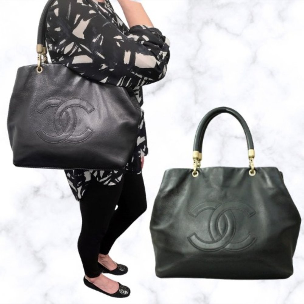 CHANEL REMOVABLE HANDLES  BRUSHED GOLDTONE HARDWARE LARGE CAVIAR LEATHER HANDBAG